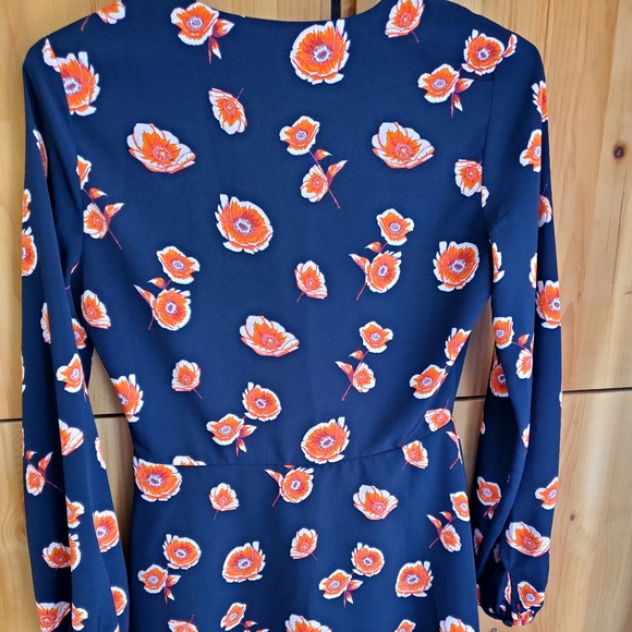 Jack Wills Black Poppy Print Fit & Flare Long Sleeved Mini Dress size 4 - Picture 3 of 4